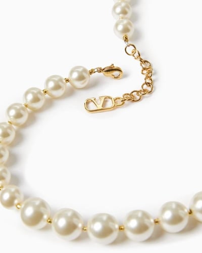 عقد فالنتينو ذهبي مع اللولو