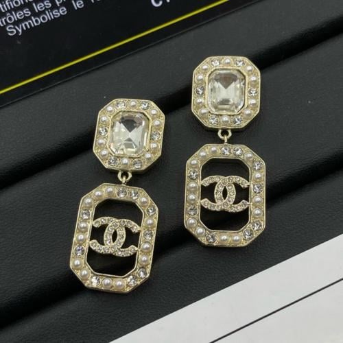 حلق شانيل كبير