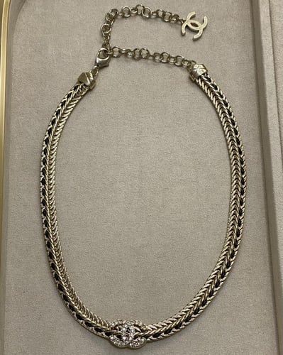 عقد شانيل a11