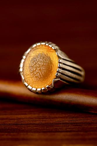 A Yemeni agate ring engraved with Thuluth script -...
