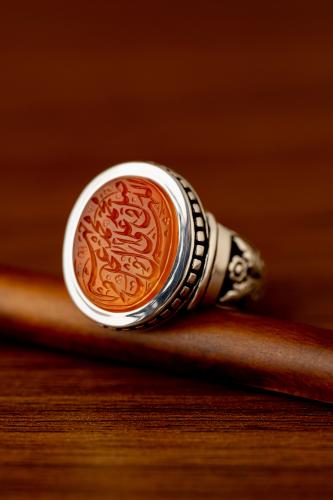 Yemeni agate ring engraved with the Nasta'liq scri...