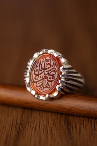 خاتم عقيق يماني منقوش بخط الثلث - توقيع جواد