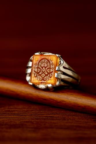 خاتم عقيق يماني منقوش بخط الثلث - توقيع أعلى