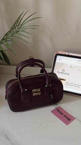شنطة ميو ميو برغندي