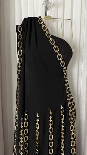 فستان اسماء