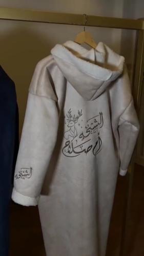 فروة شتوية انيقه بتطريز حسب الطلب