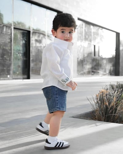 قميص بتطريز سيفين ونخلة كتان