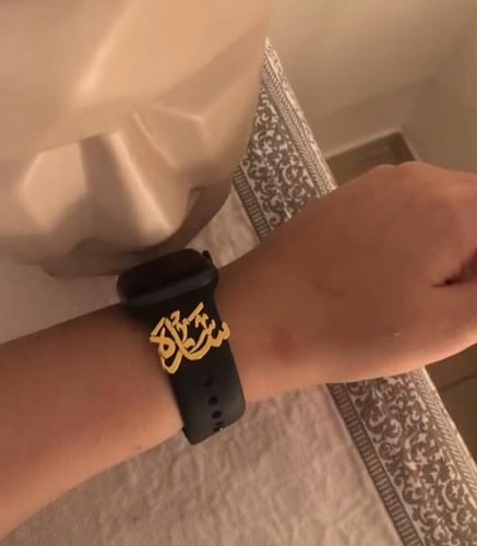 بروش ساعه بالاسم او الحرف