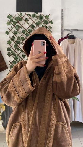 فروة نسائية بتصميم أنيق