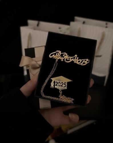 بروش تخرج بشكل انيق 2025