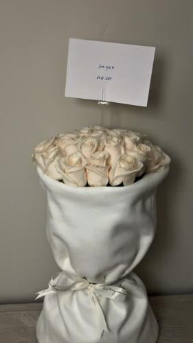 هدية مميزة بلوفر من باقه ورد