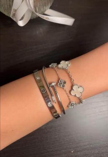 بكج 4 اساور فخمة