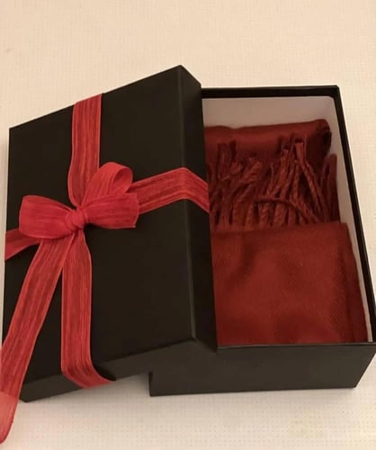 باقة ورد مع شال ميكاسا هدية