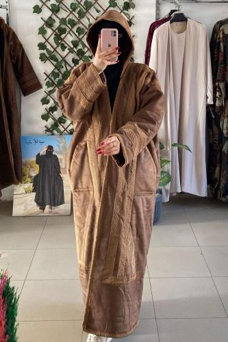 فروة نسائية بتصميم أنيق