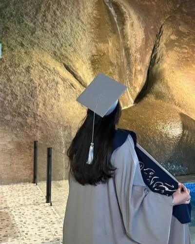 عباية تخرج رمادي 2025