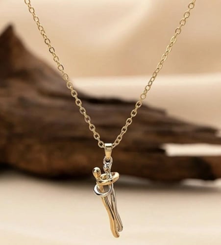 سلسال العناق ( ليحتضنك دائما بدلاٌ عني )