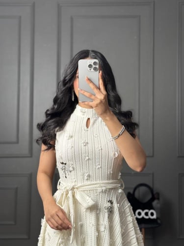 فستان ناعم باللون الابيض