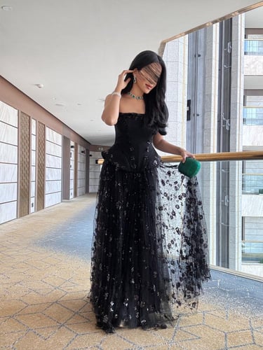 فستان اسود دبل كلوش بكورسيه