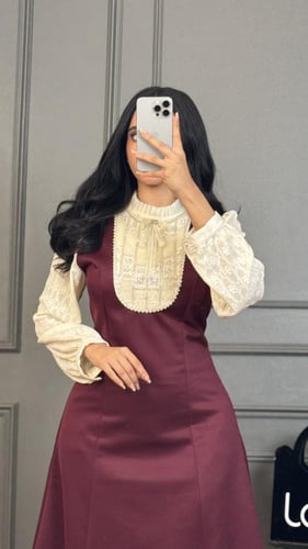 فستان قصير بلون برغندي من لوكا فاشن