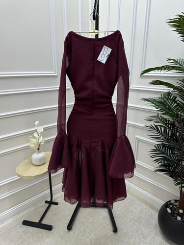 فستان ميد ناعم باللون العودي