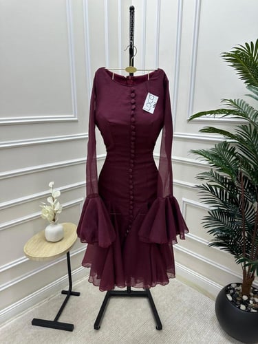 فستان ميد ناعم باللون العودي