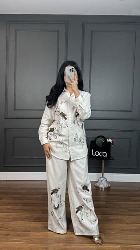 طقم من قماش الكتان المميز وبتطريز راقي من لوكا فاش...