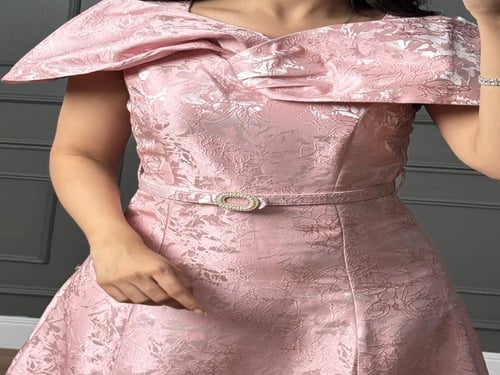 فستان للعمر المحير بلون وردي من لوكا فاشن