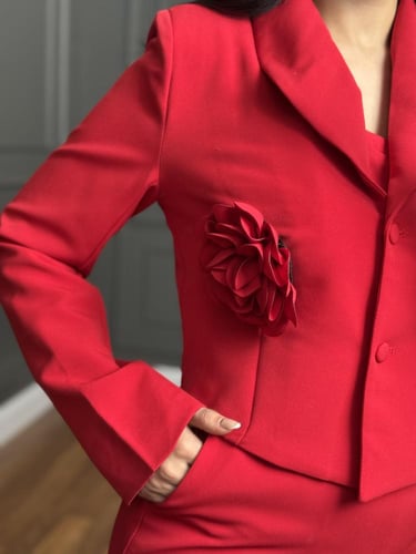 جمبسوت رسمي بلون احمر جذاب من لوكا فاشن