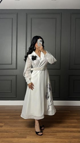 فستان ناعم باللون الابيض