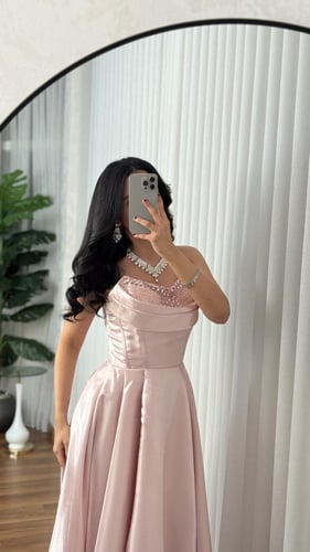 فسان سهره راقي بلون وردي بتصميم لوكا فاشن