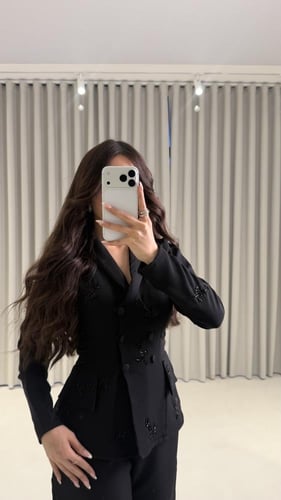 طقم ناعم بلون اسود