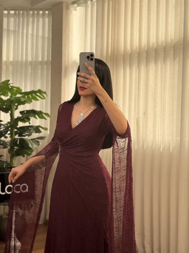 فستان ناعم دانتيل بتصميم وقصه تبرز جمال القوام