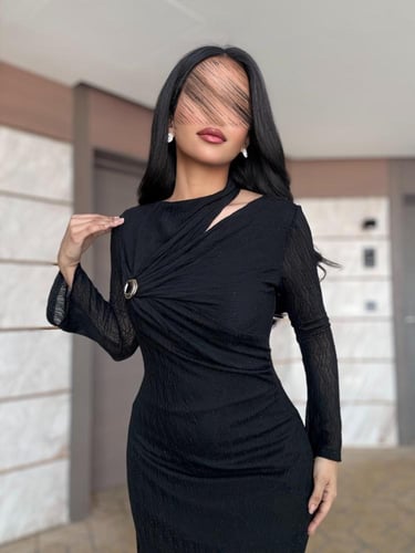 فستان سهره ناعم باللون الأسود