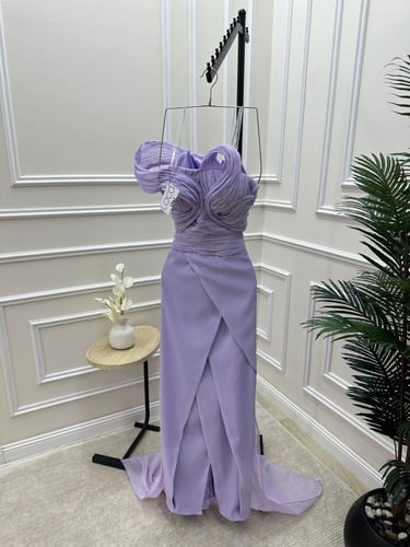 فستان سهره باللون الموف الفاتح