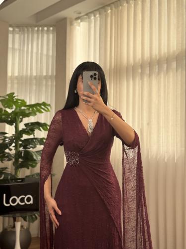فستان ناعم دانتيل بتصميم وقصه تبرز جمال القوام