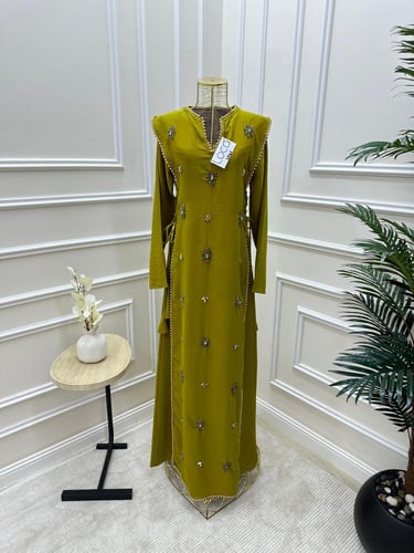 جلابيه باللون الزيتي بتطريز مميز