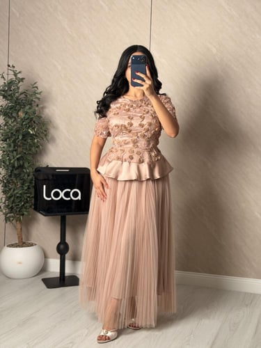 طقم ناعم بلون لحمي على وردي