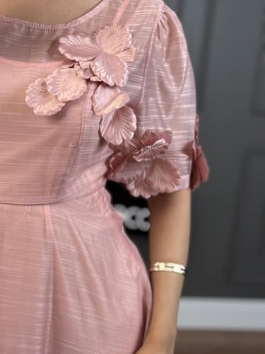 فستان سهرة ميدي قطعتين باللون الوري