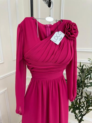 فستان ناعم باللون الفوشي