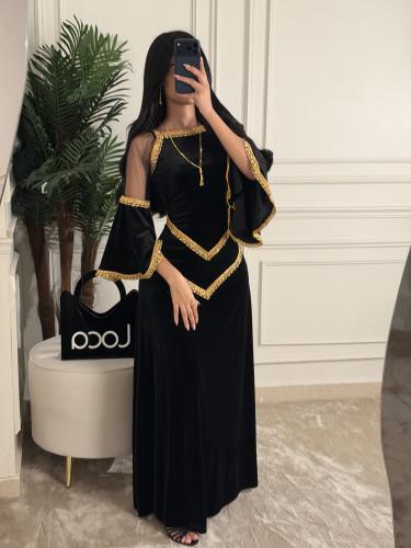 لبس تاسيس مع شال على الراس