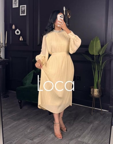 فستان ناعم بكسرات باللون البيج من لوكا فاشن