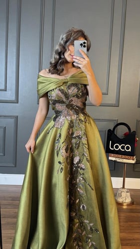 فستان سهره اوف شولدر لون زيتي بتطريز اسود لامع جذا...