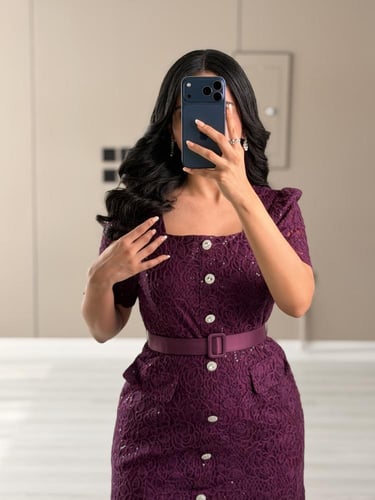 فستان ميدي دانتيل بأزرار وحزام انيق