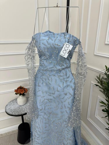 فستان سهره سماوي مع أكمام