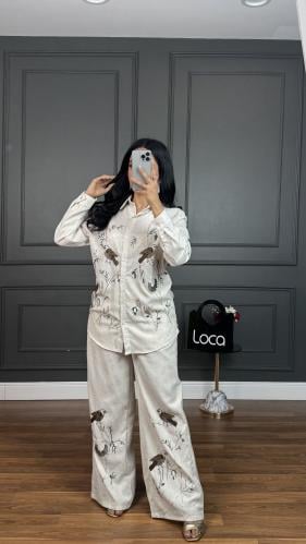 طقم من قماش الكتان المميز وبتطريز راقي من لوكا فاش...