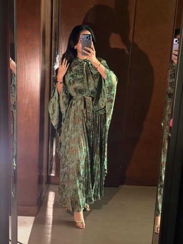 فستان ناعم بقصه واسعه