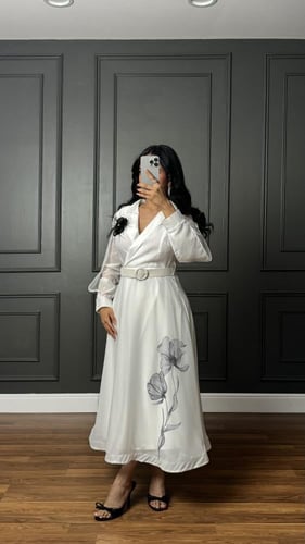 فستان ناعم باللون الابيض