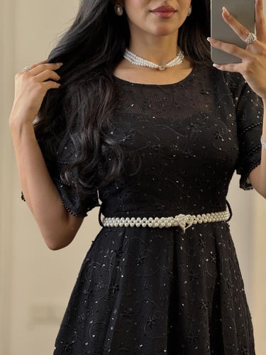 فستان اسود ناعم