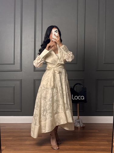 فستان ناعم باللون السكري