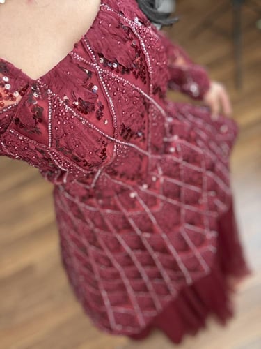 فستان سهره مطرز بتصميم ملكي